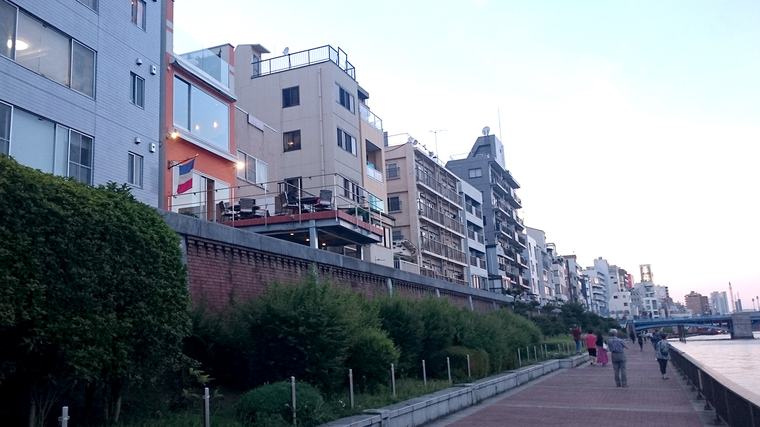 Riverside Cafe Cielo y Rio